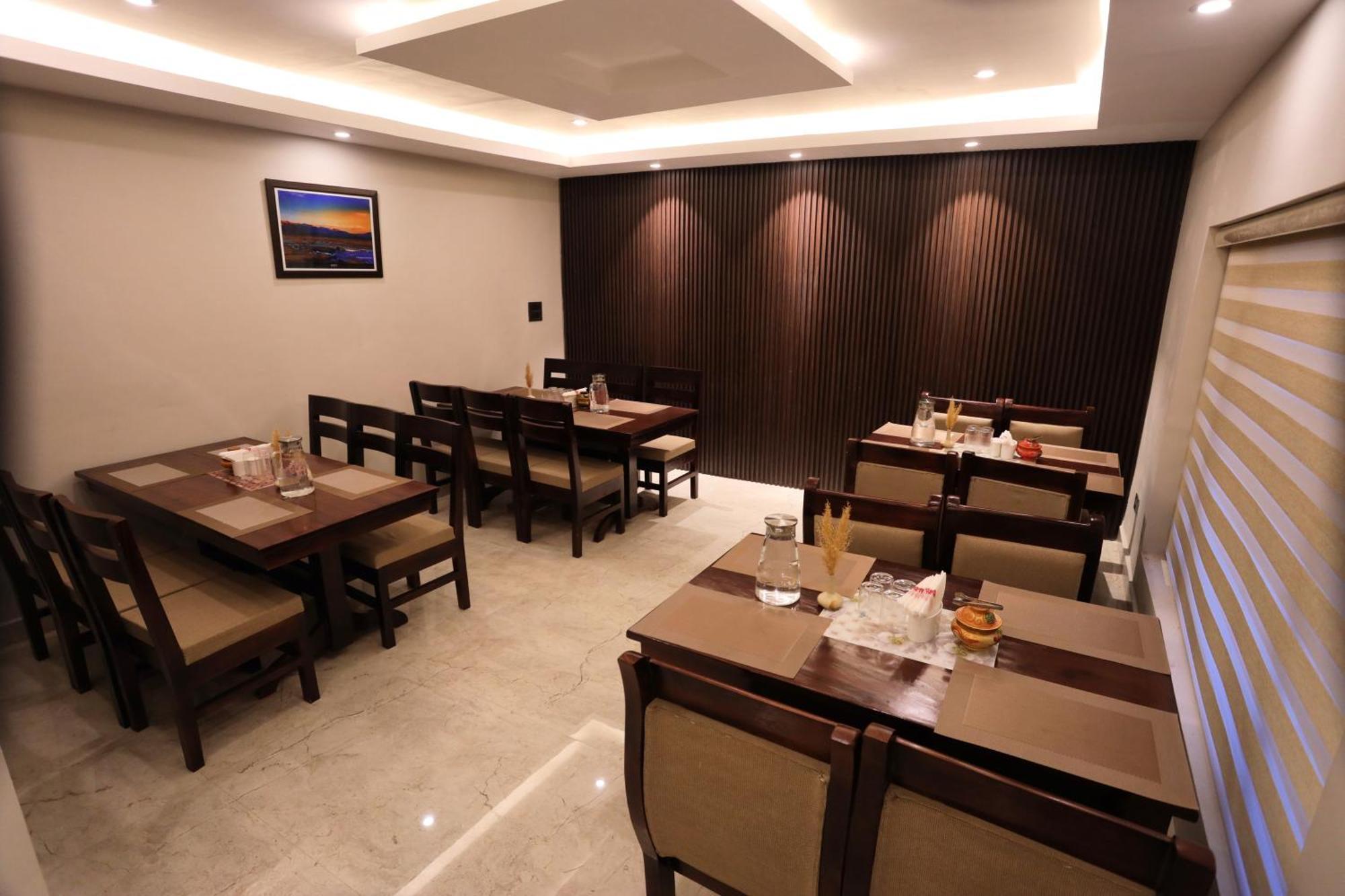 Hotel Nalanda Ladakh Лех Экстерьер фото