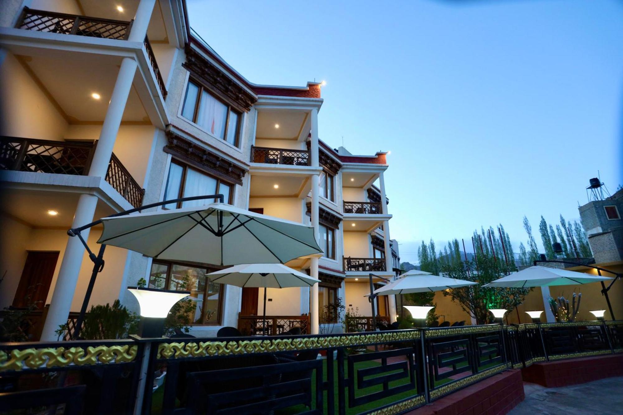 Hotel Nalanda Ladakh Лех Экстерьер фото