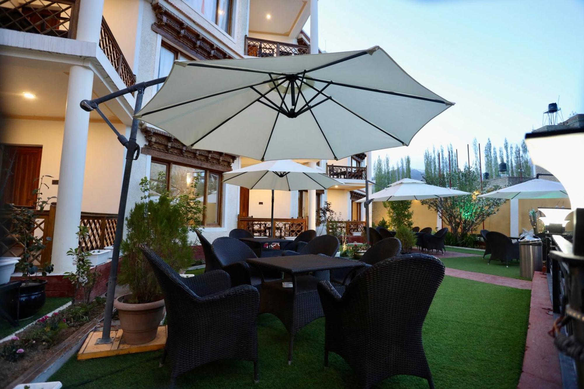 Hotel Nalanda Ladakh Лех Экстерьер фото