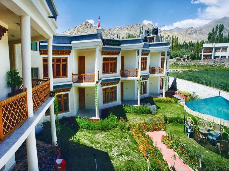 Hotel Nalanda Ladakh Лех Экстерьер фото